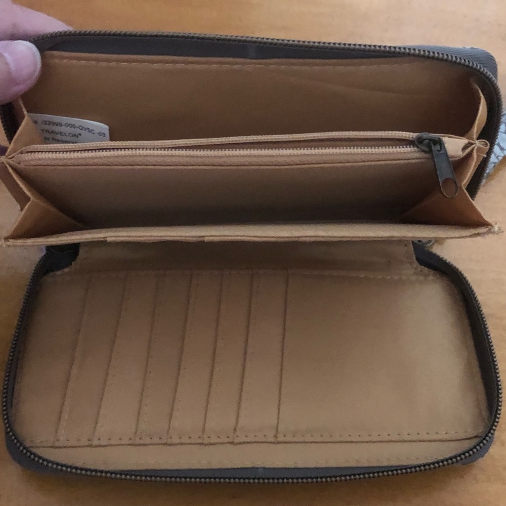 TRAVELON SAFE (ID) WALLET/WRISTLET - Picture 7 of 7
